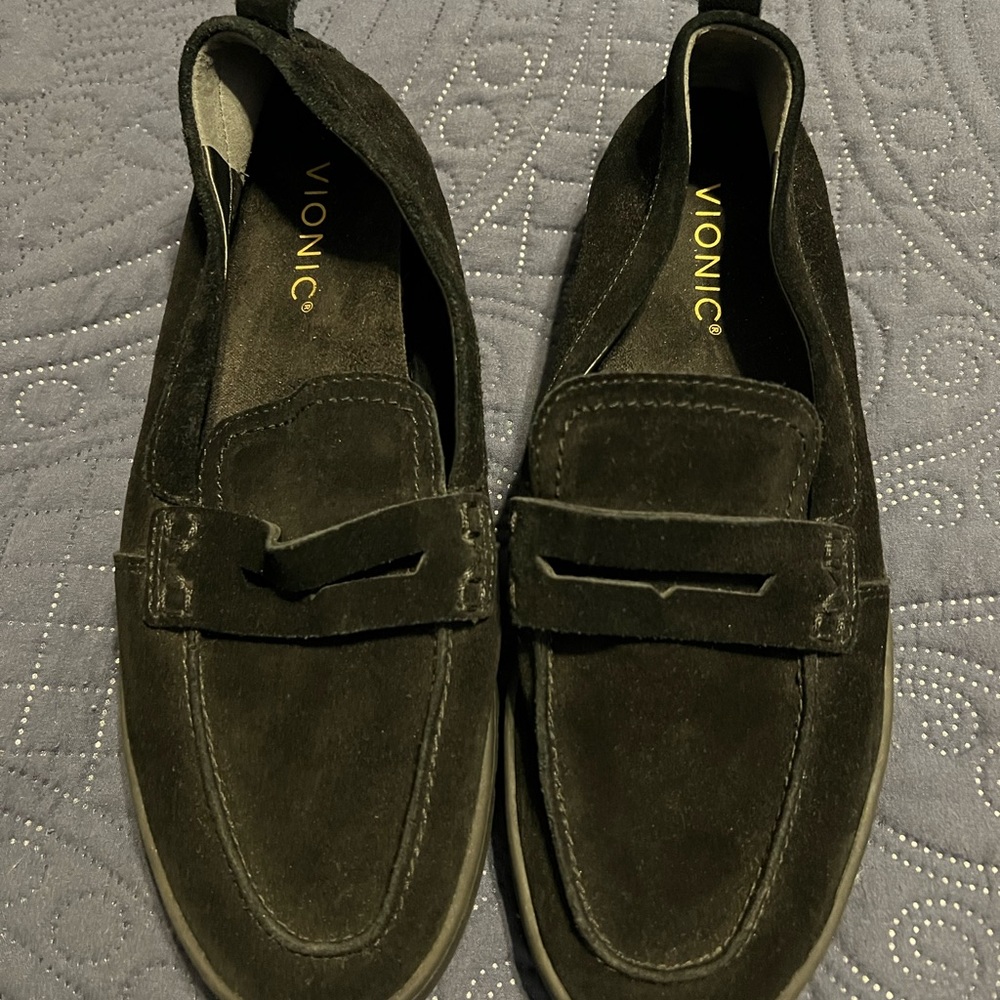 Vionic Women's Black Suede Loafers